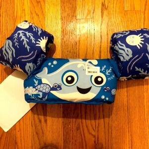 Nwt Kids life jacket